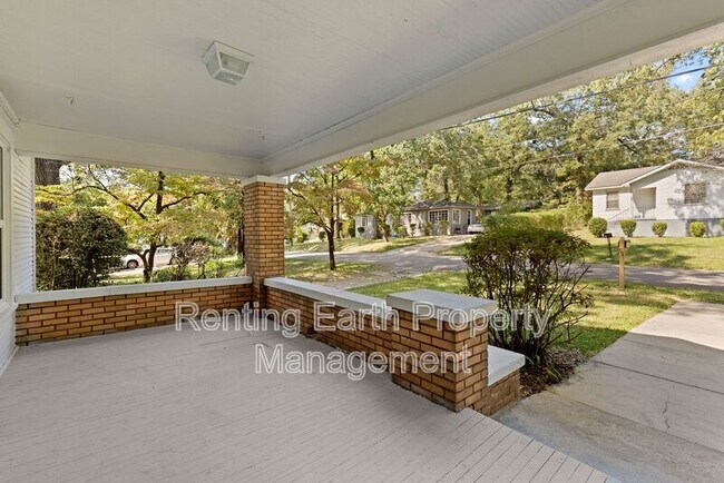 Building Photo - 405 Swann Dr