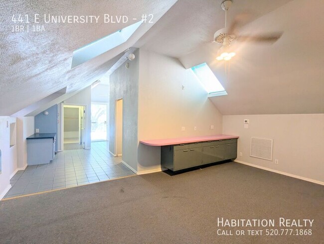 Building Photo - Pre-Lease!! Spacious 1bed/1bath a balcony ...