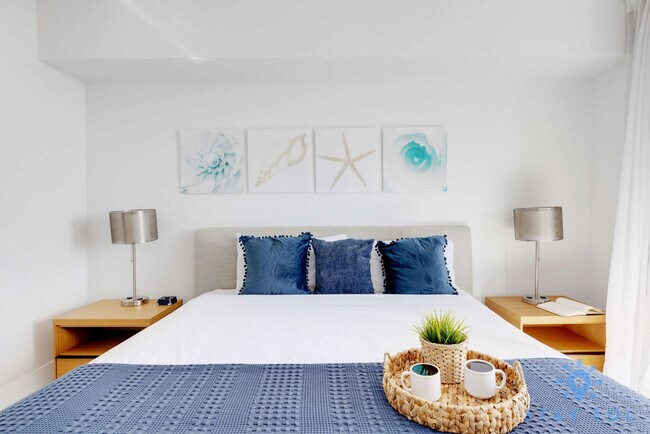 Building Photo - 2602 E Hallandale Beach Blvd