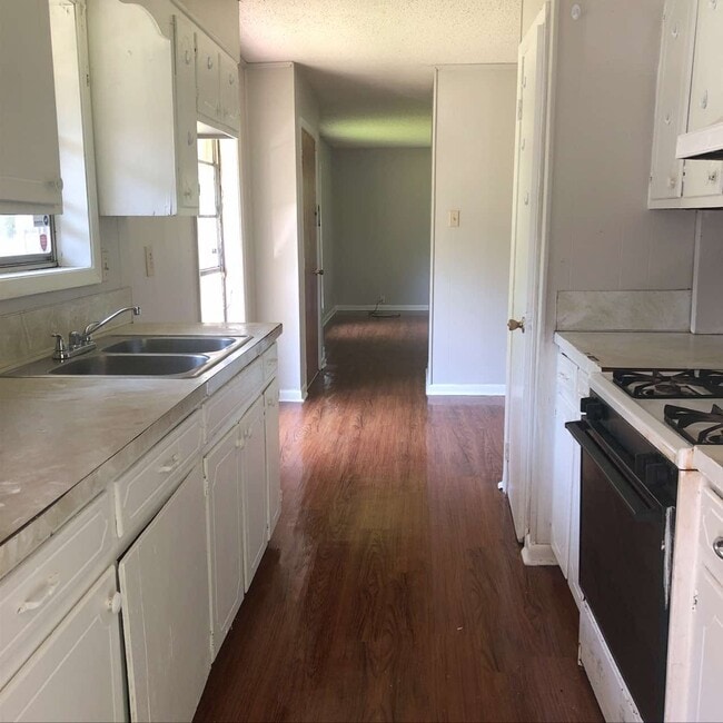 Building Photo - 4004 Lee Ct