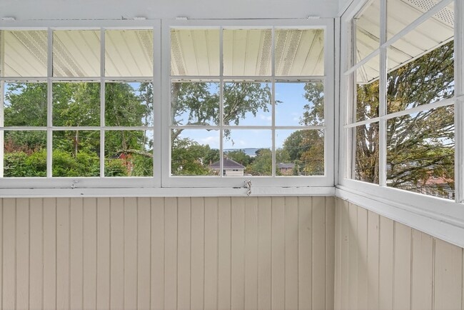 Building Photo - Charming 4BR / 3BA Historic Home with Big Backyard! BR VA