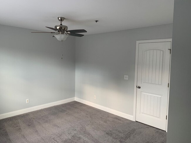 Building Photo - Lovely Eastside Townhome Condo Near Vet School- 3BR/3BATH!