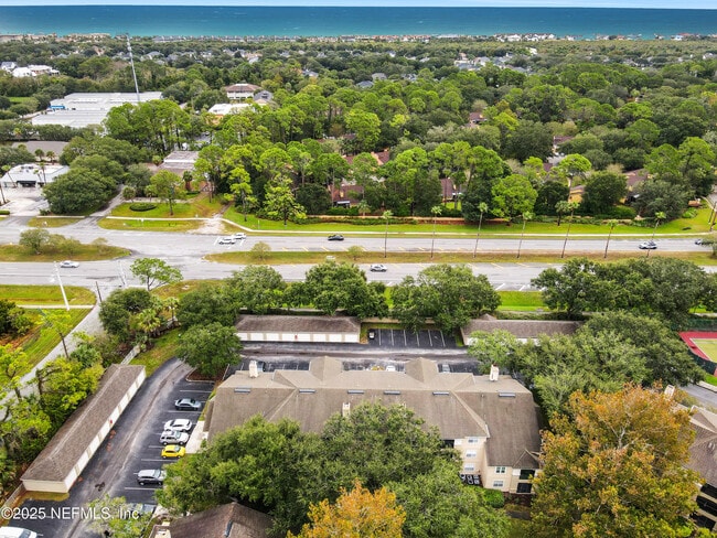 Building Photo - 7 Arbor Club Dr