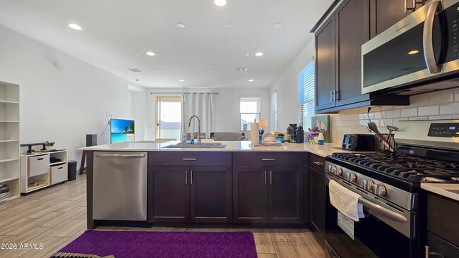 Building Photo - 16839 W Evergreen Rd