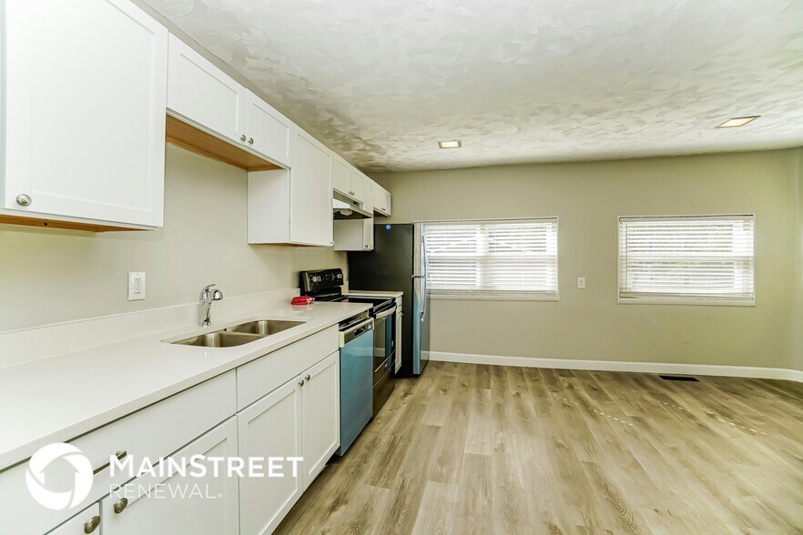 Building Photo - 3855 E Mound St