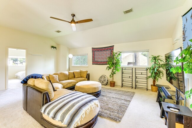 Building Photo - 618 Bending Bough Dr