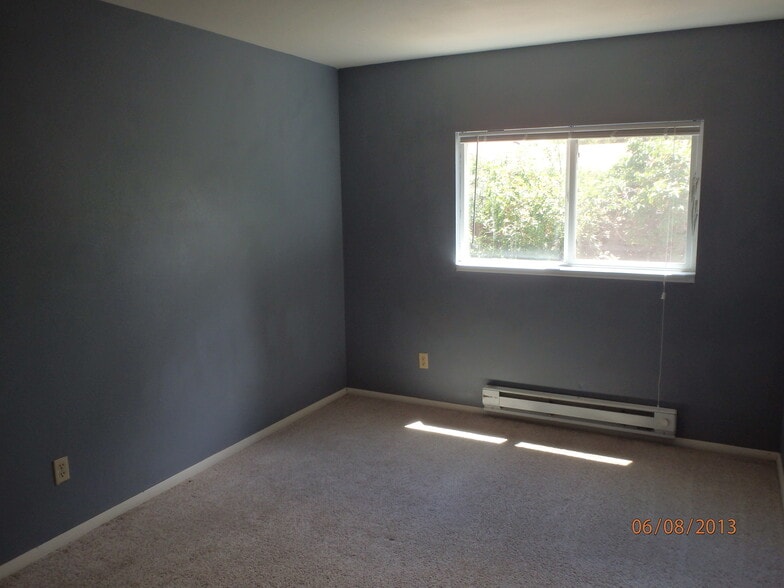 Building Photo - 605 W Lake St