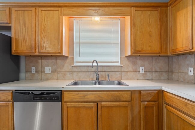 Building Photo - Perfect Family Home in China Spring ISD