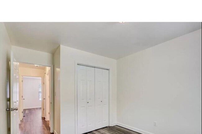 Building Photo - 100 Sadler Ct