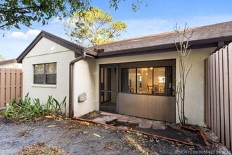 Building Photo - 2054 SW Silver Pine Way