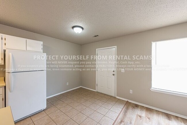 Building Photo - 686 W Martha Dr