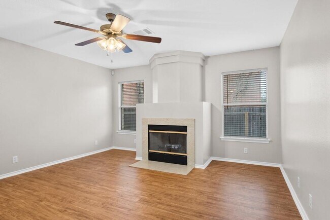 Building Photo - 905 Lodosa Dr