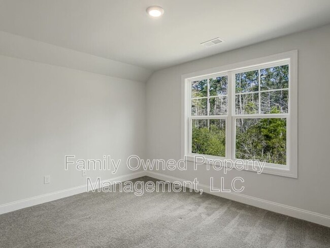 Building Photo - 208 Shortmarsh St