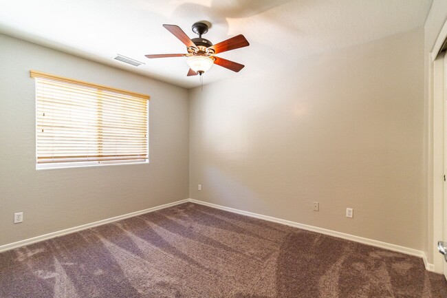 Building Photo - Check Out This Bright & Cheery Home