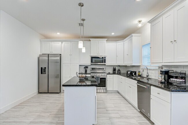 Building Photo - 14510 Sanour Dr