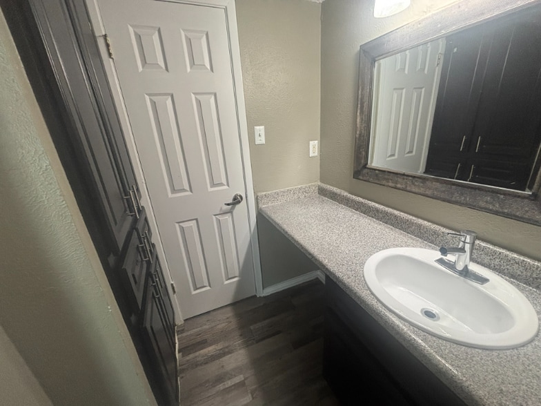 Building Photo - 531 Bedford Rd