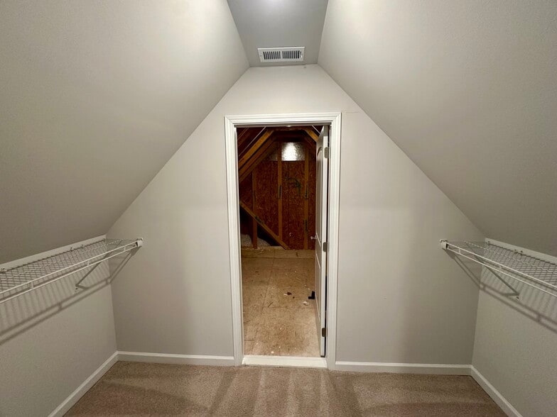 Building Photo - 304 Greymoor Ln