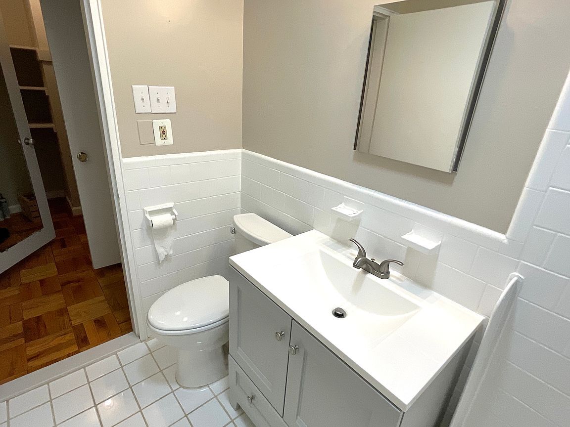 Building Photo - 4114 Davis Pl NW