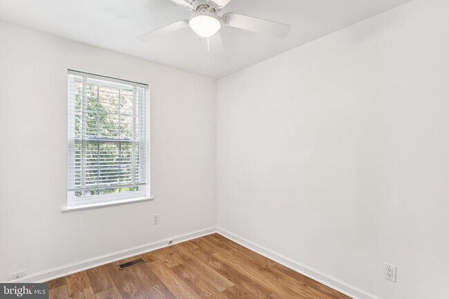 Building Photo - 512 S Henry St