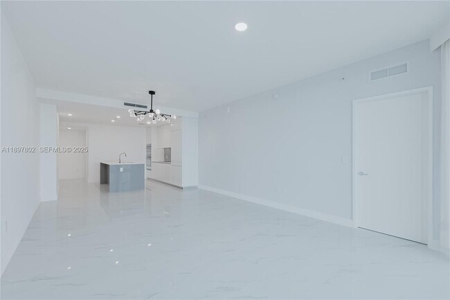 Building Photo - 700 NE 24th St