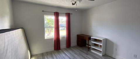 Building Photo - 1450 Mariposa Dr NE