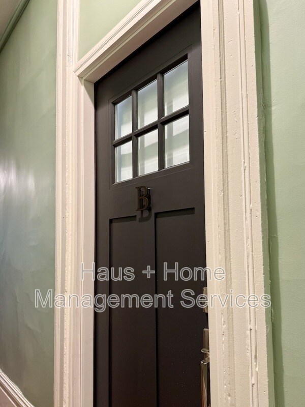 Building Photo - 906 Penn Ave