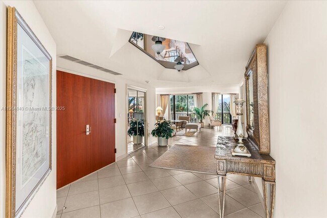 Building Photo - 2000 Island Blvd