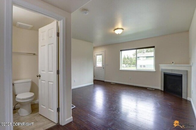 Building Photo - 1337 E 14th Ave