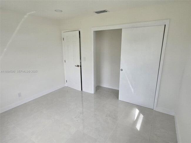 Building Photo - 600 SW 8th Pl