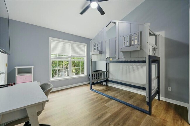 Building Photo - 1133 Village Ct SE