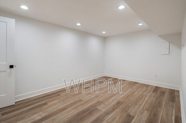 Building Photo - 541 Skyview Dr