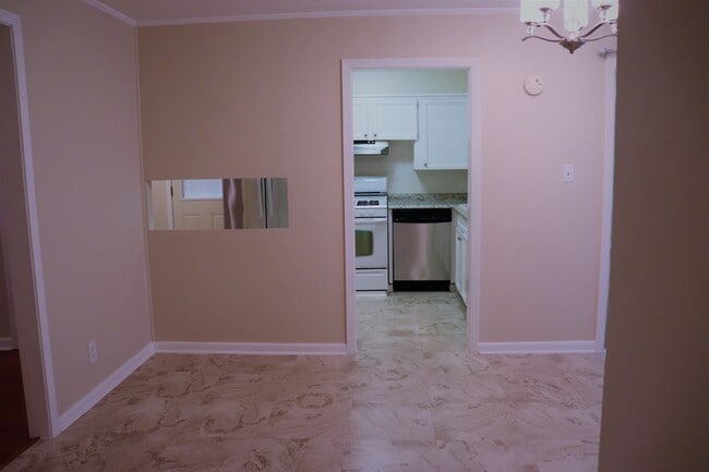 Building Photo - Bossier City, LA - 71112 - Beautifully upd...