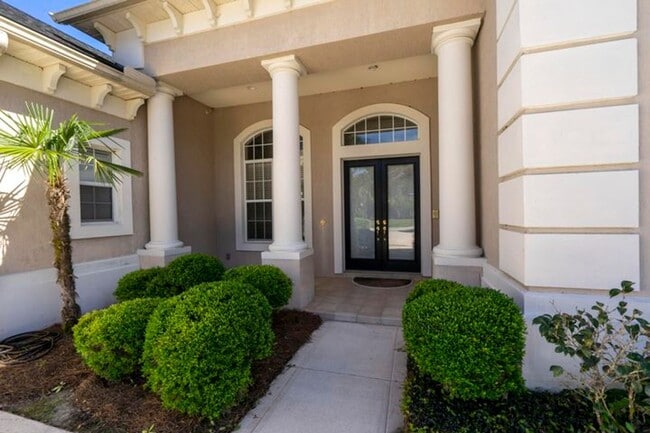 Building Photo - Gated Community