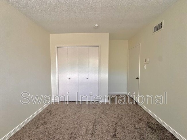 Building Photo - 1820 Avenida Estudiante