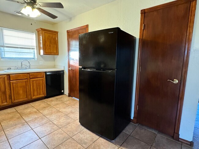 Building Photo - 6954 SW Forest- $200 OFF AT MOVE IN!