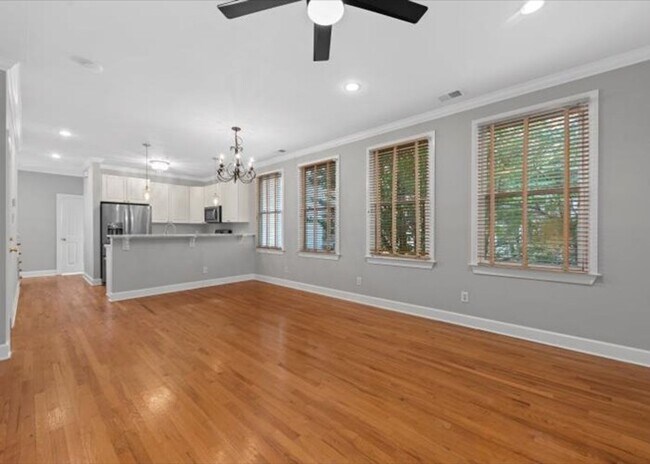 Building Photo - 2 Bedroom, 2.5 Bath Condo in Harleston Village of Downtown Charleston!