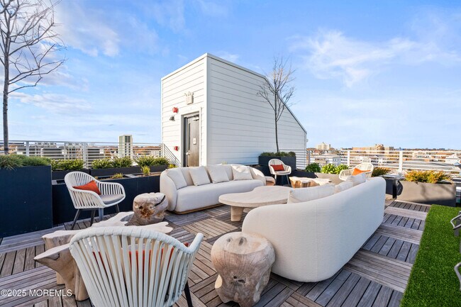 Building Photo - 218 3rd Ave