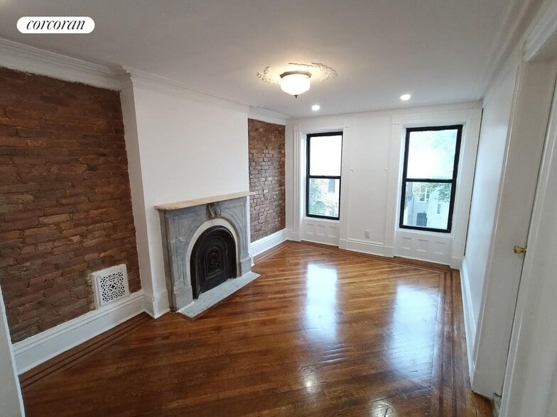 Building Photo - 49 Monroe St