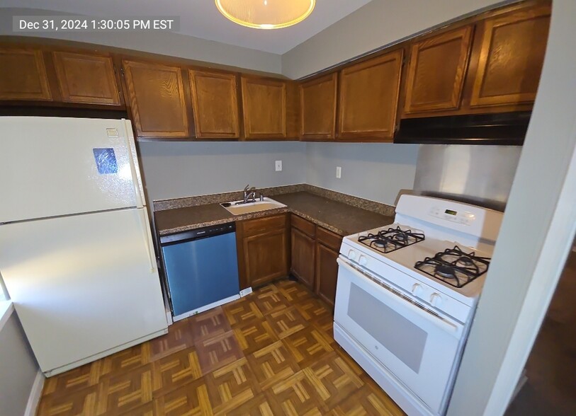 Building Photo - 9633 Whiteacre Rd