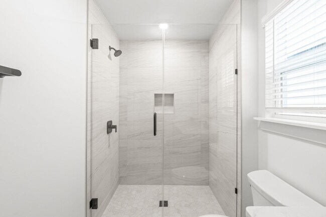 Building Photo - Move-in Ready Townhome in Westerly Hills
