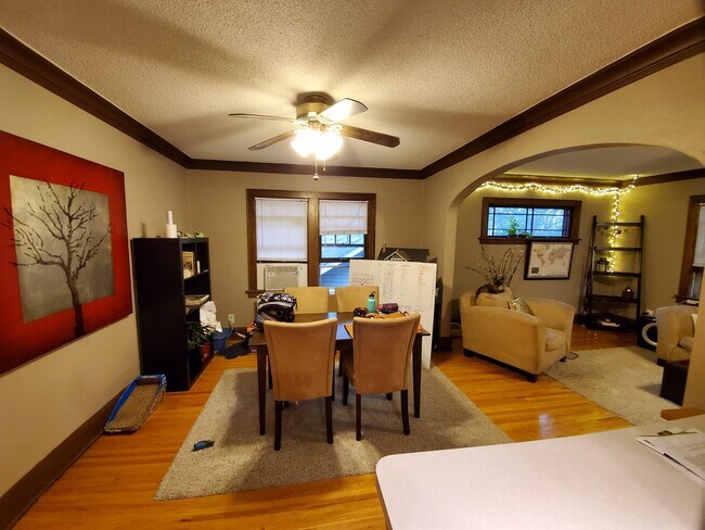 Building Photo - 1451 Saint Clair Ave