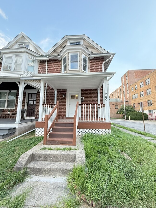 Building Photo - 200 Nassau Pl