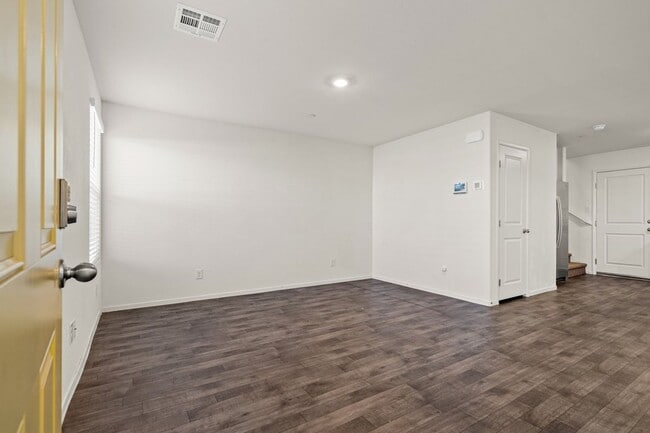 Building Photo - Contemporary 3 Bd Townhouse; Open Concept w/ Loft