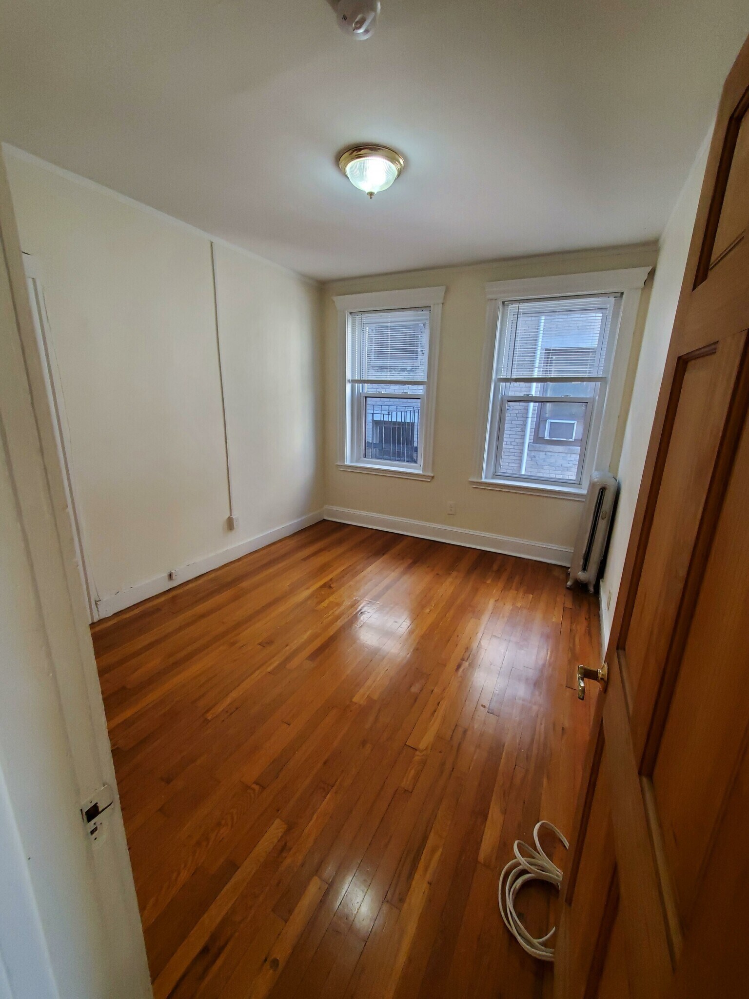 Building Photo - 376 Riverway