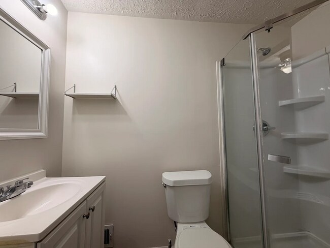 Building Photo - 3 Bed with extra loft room upstairs and 2 Bath in Atlanta!