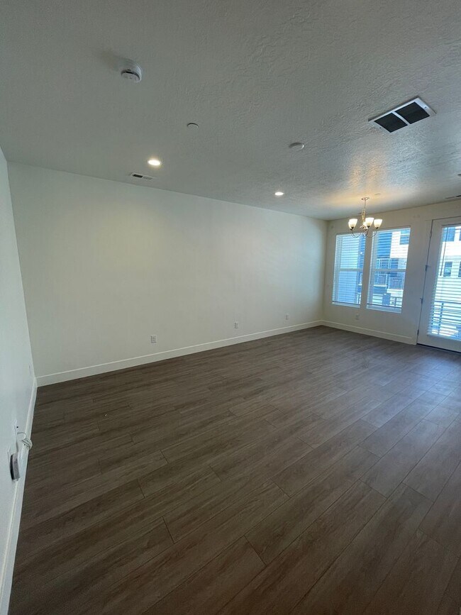 Building Photo - 597 Nichole Ln