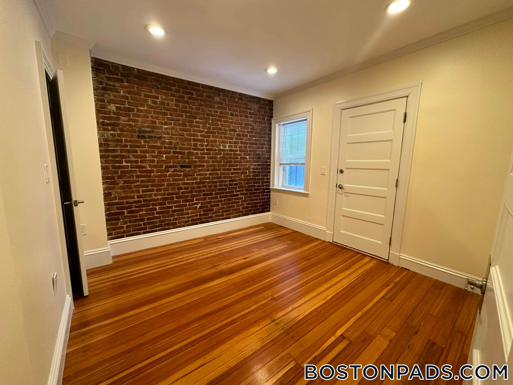 Building Photo - 1616 Beacon St