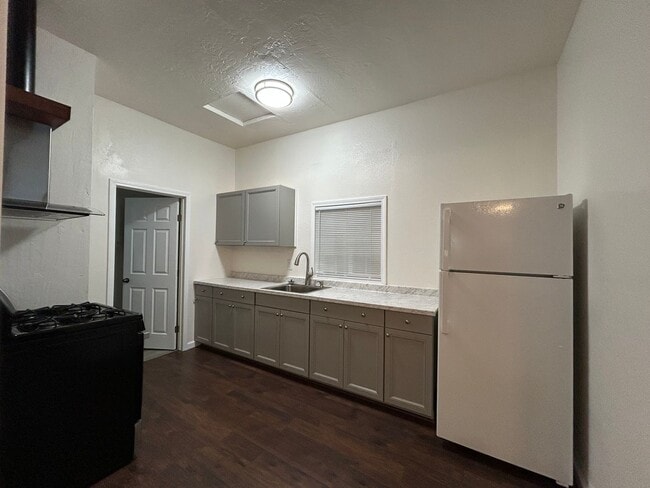 Building Photo - 1544 Montgomery St