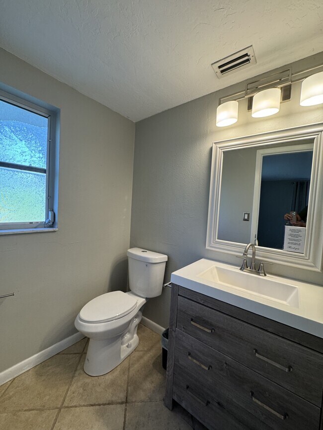 Building Photo - 927 Lemon Bay Dr