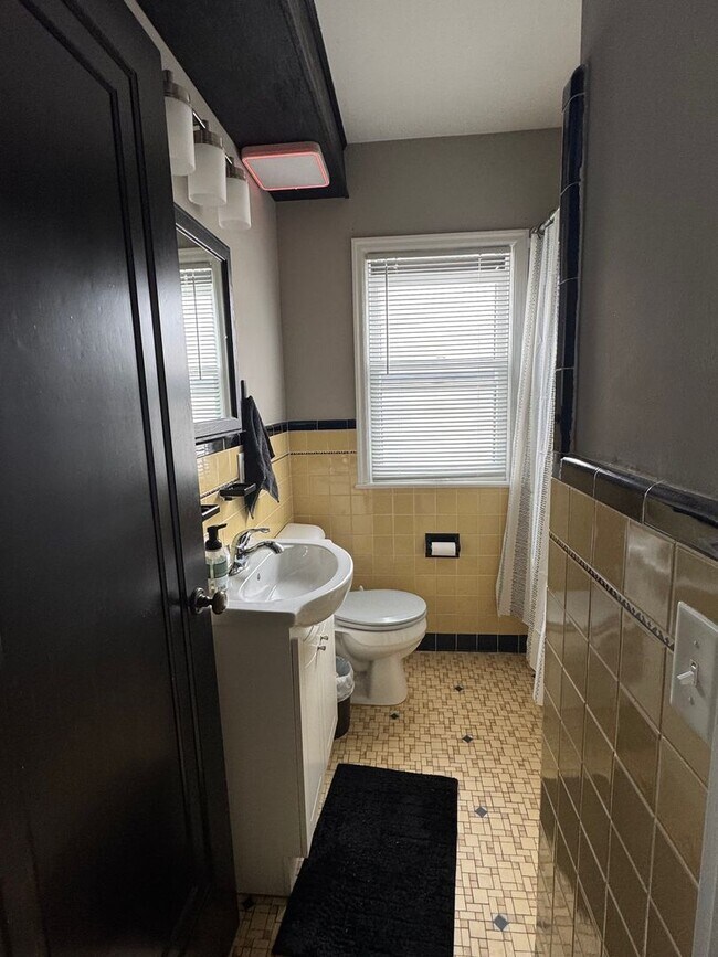 Building Photo - 5704-5706 Chicago Avenue